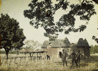 Dahomey, Koudengou, Tata et trois types d'indigènes